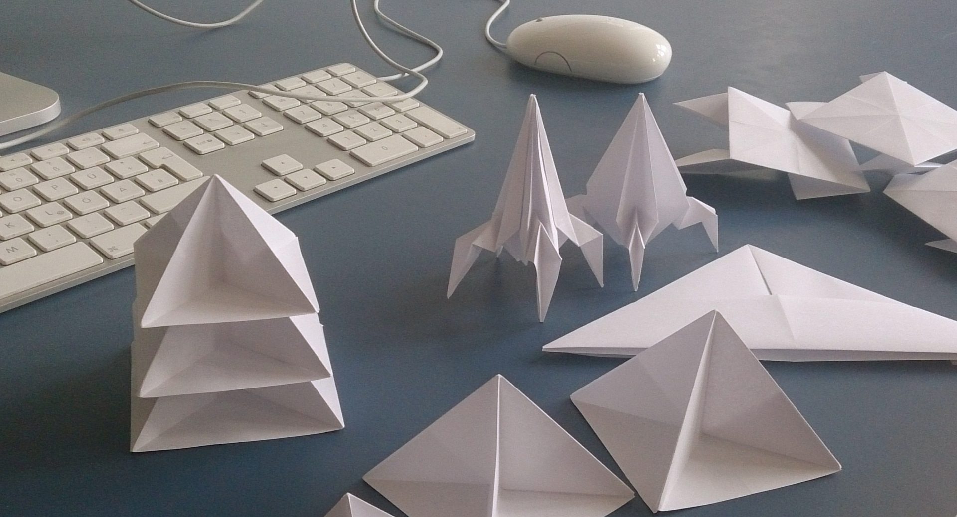 Origami für Fotomontage auf Plakat - Typoly