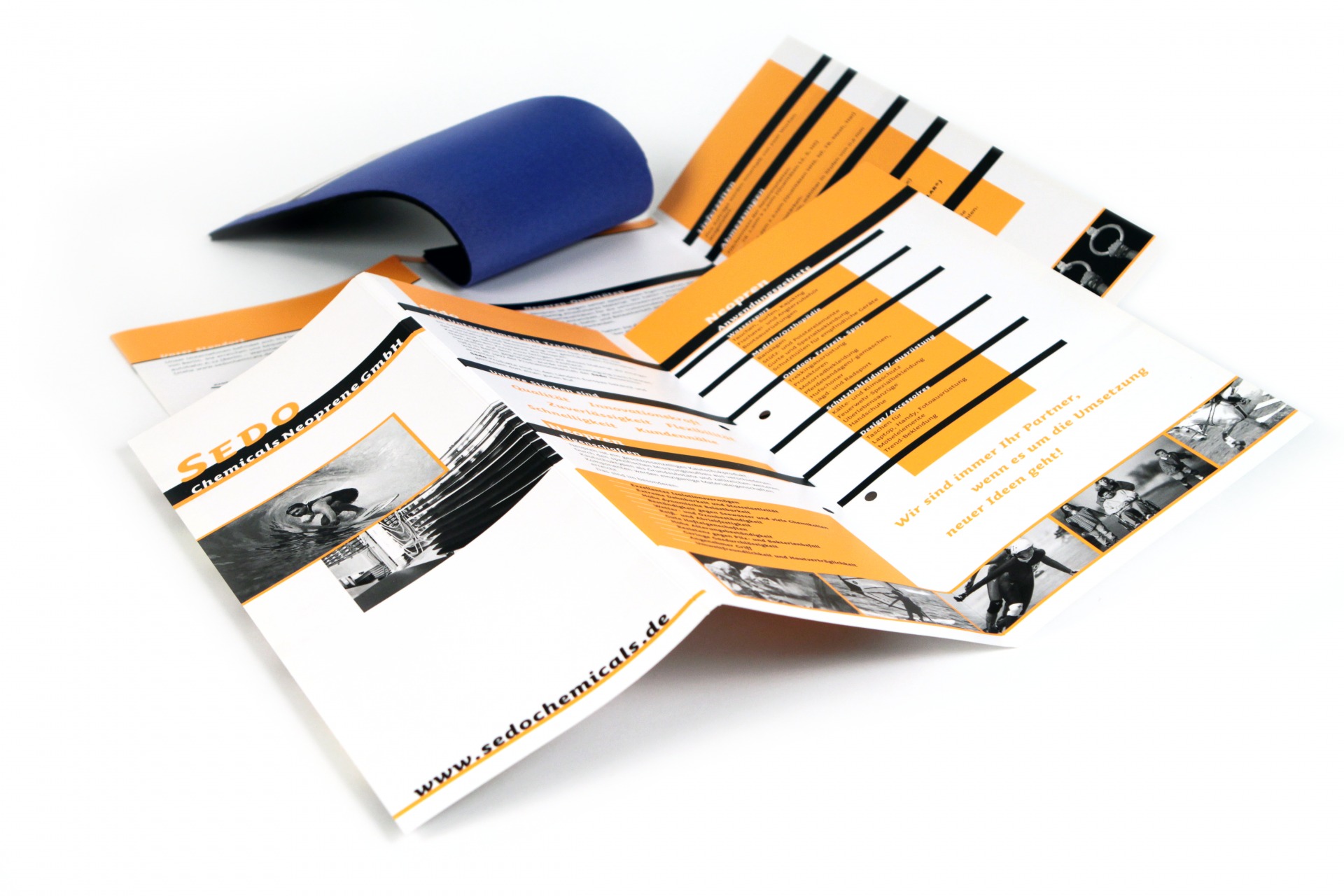 corporatedesign-sedo-flyerneopren-copyright-typoly Produktflyer mit Muster im Corporate Design - Typoly