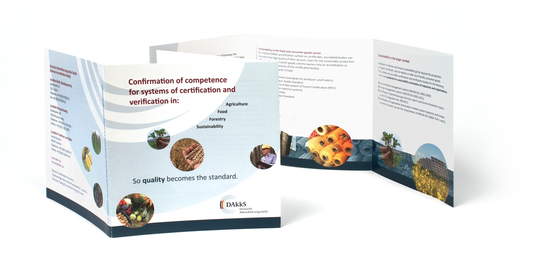 editorialdesign-dakks-biomesse-copyright-typoly Flyer zweisprachig für einen Messeauftritt - Typoly